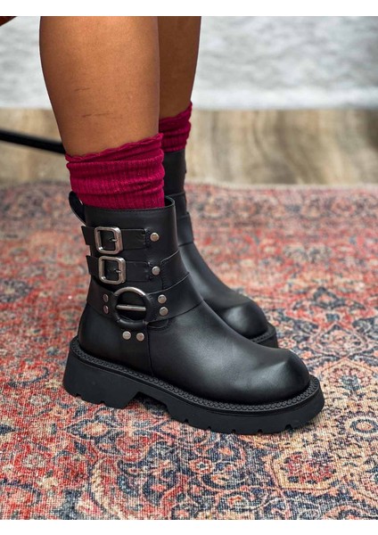 Umbra Metal Toka Detaylı Deri Siyah Kadın Bot