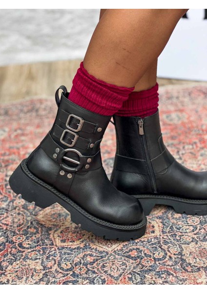 Umbra Metal Toka Detaylı Deri Siyah Kadın Bot indirimleri