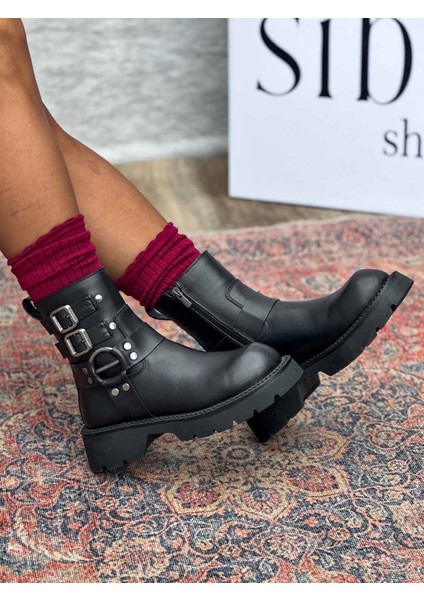 Umbra Metal Toka Detaylı Deri Siyah Kadın Bot