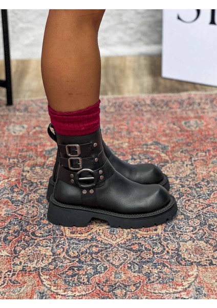 Umbra Metal Toka Detaylı Deri Siyah Kadın Bot