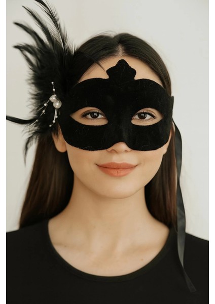 Siyah Renk Yandan Tüylü Süet Kaplama Beyaz Incili Parti Maskesi 18X15 cm modelleri