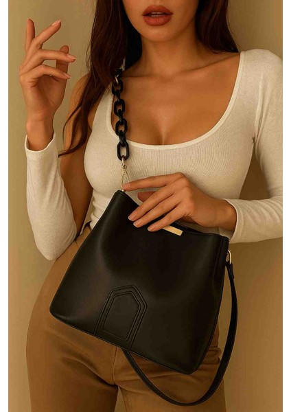 Kadın Siyah Zincir Askılı Suni Deri Omuz ve El Çantası – Şık ve Kaliteli Tasarım
