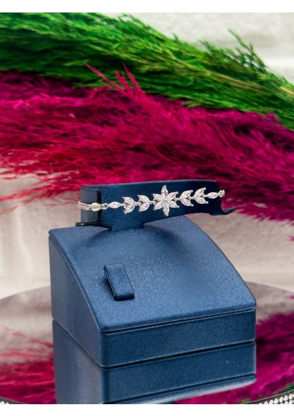 925 Ayar Gümüş Pırlanta Montür Lotus Desenli Popüler Kadın Bileklik