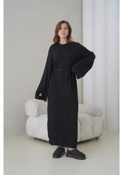 Kadın Uzun Kol Bisiklet Yaka Tesettüre Uygun Dokulu Kuşaklı Triko Spor Şık Maxi Boy Uzun Elbise