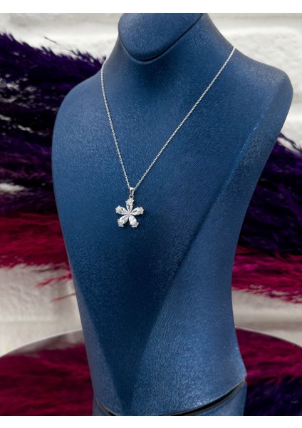 925 Ayar Gümüş Zirkon Taşlı Lotus Modeli Zarif Kadın Kolye fiyatları