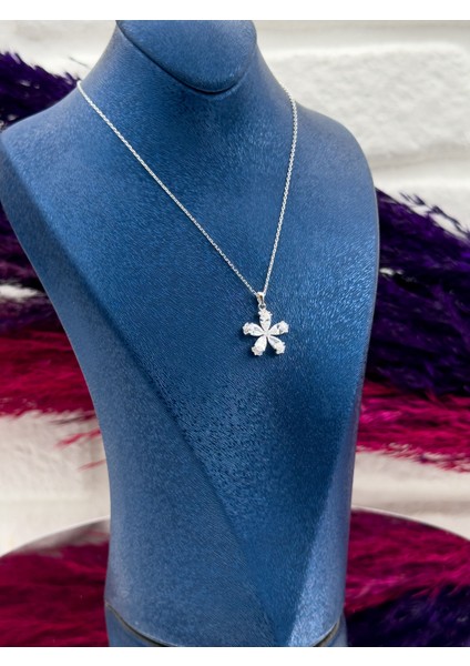 925 Ayar Gümüş Zirkon Taşlı Lotus Modeli Zarif Kadın Kolye modelleri