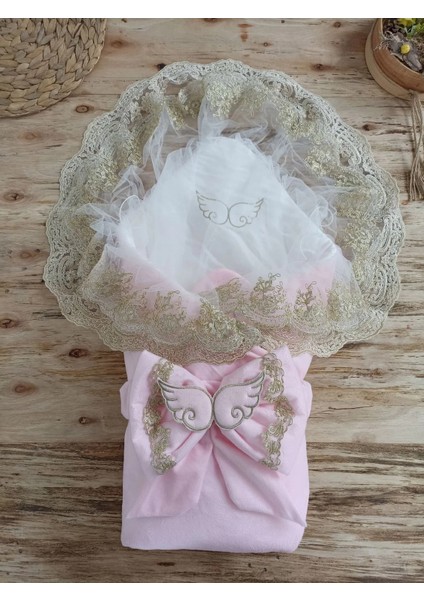 Yenidoğan Soft Kumru Melek Kanat Fiyonklu Gold Çift Dantel Duvaklı Trilüks Kundak Bebek Battaniyesi Pembe