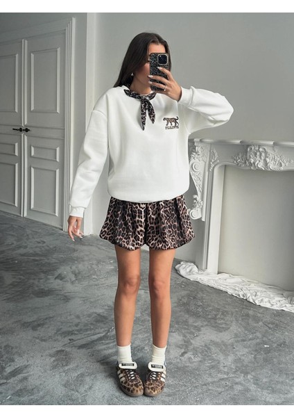 Fularlı Beyaz Leopar Desenli Sweatshirt fırsatları