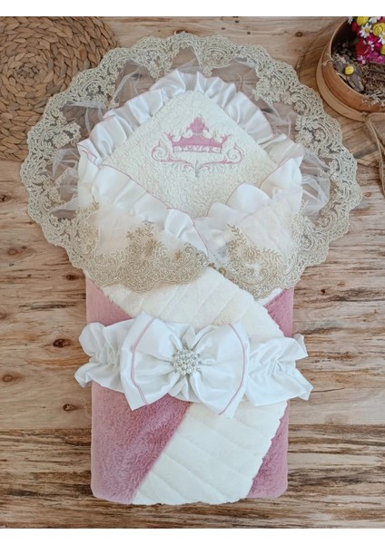 Yenidoğan Wool Yün Kumaş Taç Nakışlı Güpür Duvaklı Fiyonk Prizma Taş Unisex Kundak Bebek Battaniyesi Pembe