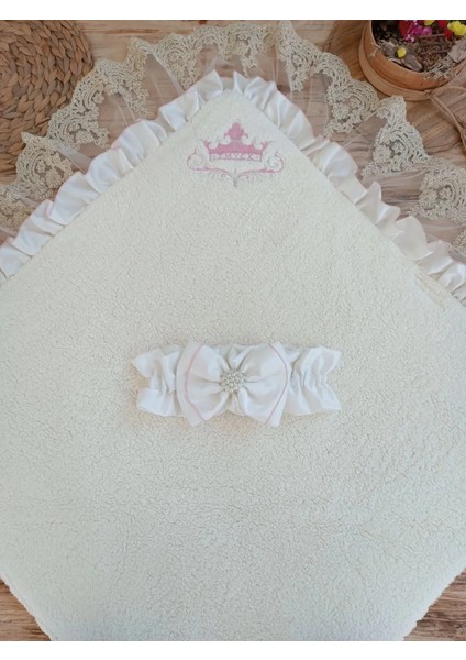 Yenidoğan Wool Yün Kumaş Taç Nakışlı Güpür Duvaklı Fiyonk Prizma Taş Unisex Kundak Bebek Battaniyesi Pembe modelleri