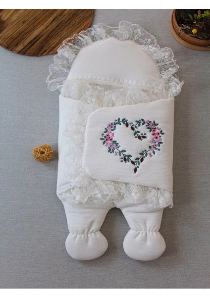 Yenidoğan Kapitone Anadolunun Kalbi Nakışlı Ayaklı Kız Erkek Bebek Battaniyesi Ekru