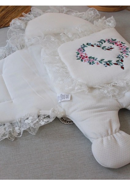 Yenidoğan Kapitone Anadolunun Kalbi Nakışlı Ayaklı Kız Erkek Bebek Battaniyesi Ekru modelleri