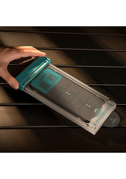 iPhone 17 Uyumlu Benks Glass Warrior 2.0 Ar-Ezfita Cam Ekran Koruyucu Uygulama Aparatı Şeffaf fırsatları