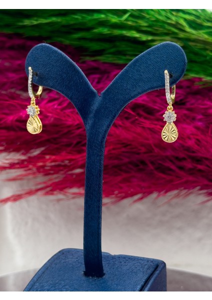 925 Ayar Gümüş Kalemli Gold Renk Sallantılı Lüks Kadın Küpe fiyatları