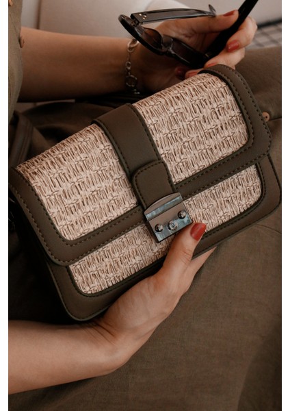 Deri Detaylı Hasır Görünümlü Tokalı Kadın El ve Omuz Çantası