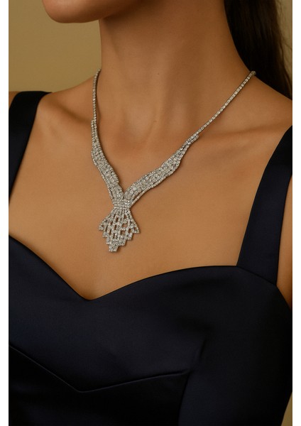 Zarif Kristal Taşlı Gece Kolyesi – Işıltılı Özel Gün ve Abiye Takısı fiyatları