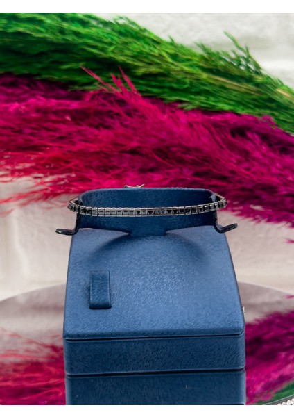 925 Ayar Gümüş 2mm Kare Siyah Onix Taşlı Su Yolu Modeli Zarif Kadın Bileklik fiyatları