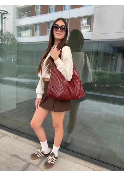 Verona Örgü Dokulu Salaş Görünümlü ve Geniş Hacimli Kadın Omuz Çantası(: Boy 28*en 48*TABAN12 Cm) modelleri