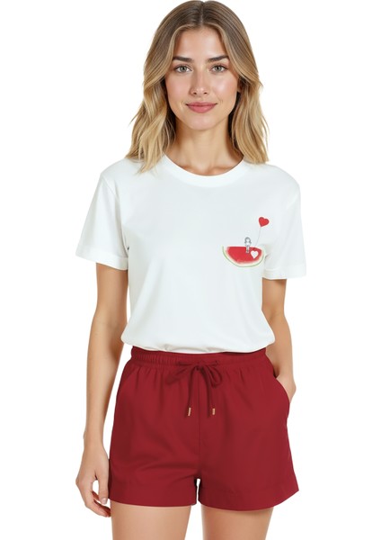 Kadın Beyaz Relaxed Fit %100 Pamuk Tişört – Karpuz Dilimi ve Kalp Balonlu Baskılı