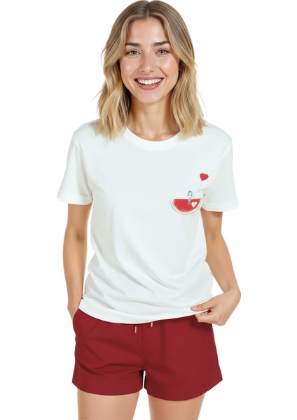 Kadın Beyaz Relaxed Fit %100 Pamuk Tişört – Karpuz Dilimi ve Kalp Balonlu Baskılı modelleri