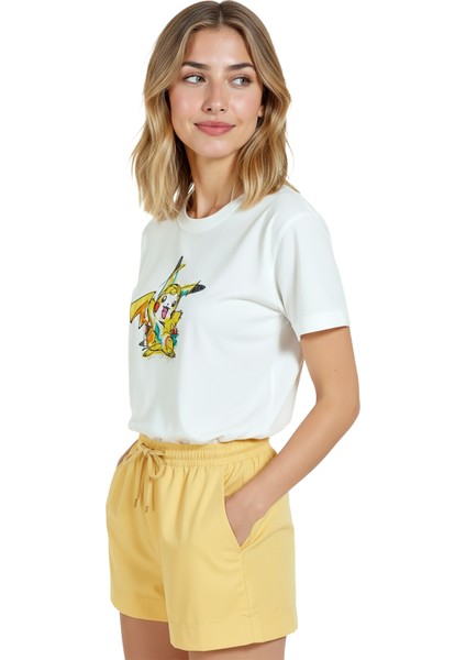 Kadın Beyaz Relaxed Fit %100 Pamuk Tişört – Pikachu Karakter Baskılı fiyatları
