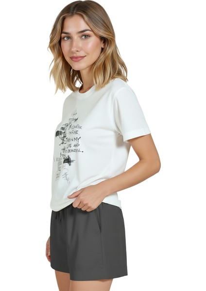 Kadın Beyaz Relaxed Fit %100 Pamuk Tişört – Çizgisel Doodle & Tipografi Baskılı fiyatları