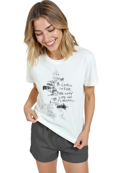 Kadın Beyaz Relaxed Fit %100 Pamuk Tişört – Çizgisel Doodle & Tipografi Baskılı modelleri