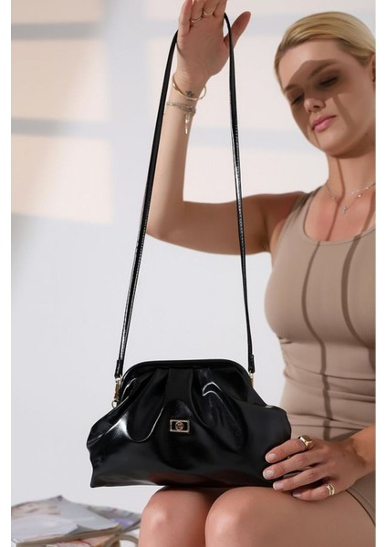 Kadın Rugan Clutch Portföy Günlük ve Abiye Büzgü Detaylı Askılı El ve Omuz Çanta fiyatları