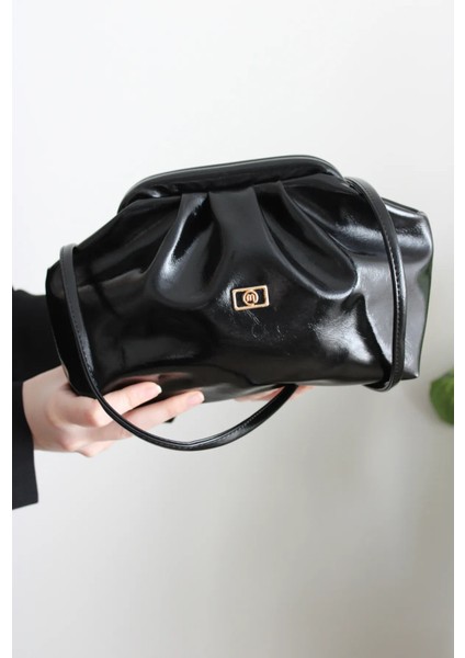 Kadın Rugan Clutch Portföy Günlük ve Abiye Büzgü Detaylı Askılı El ve Omuz Çanta indirimleri