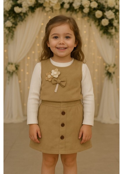 Fiyonklu ve Papatyalı Yeleği ve Eteği Süet Fitilli Buluz Kız Çocuğu 3 'lü Takım