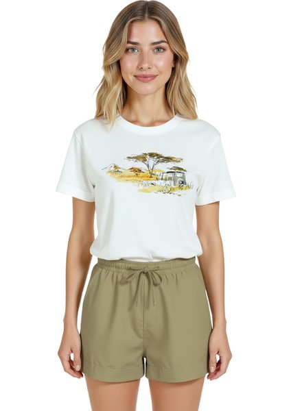 Kadın Beyaz Relaxed Fit %100 Pamuk Tişört – Savana Jeep Suluboya Baskılı