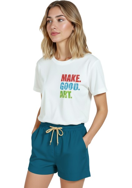 Kadın Beyaz Relaxed Fit %100 Pamuk Tişört – Make. Good. Art. Renkli Brush Tipografi Baskılı fiyatları