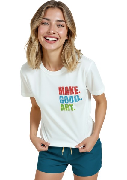 Kadın Beyaz Relaxed Fit %100 Pamuk Tişört – Make. Good. Art. Renkli Brush Tipografi Baskılı modelleri