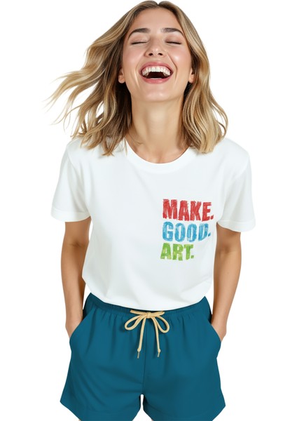 Kadın Beyaz Relaxed Fit %100 Pamuk Tişört – Make. Good. Art. Renkli Brush Tipografi Baskılı indirimleri
