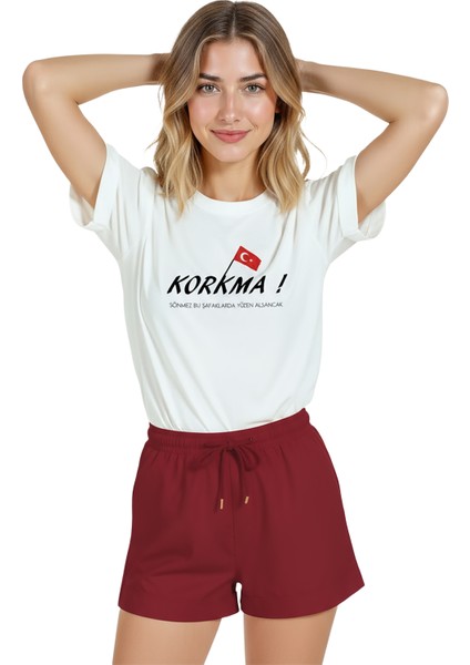 Kadın Beyaz Relaxed Fit %100 Pamuk Tişört – Korkma! Türk Bayrağı Baskılı indirimleri