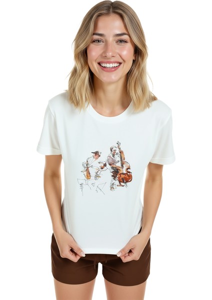 Kadın Beyaz Relaxed Fit %100 Pamuk Tişört – Suluboya Sokak Müzisyeni & Davulcu Baskılı modelleri