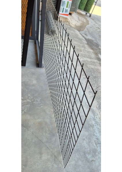 Hasır Tel-( 5.5 x 5.5 Göz Aralıklı - 3.3'mm ) ( 100 x 200 Ebatında )-( 1 Adet )-(Siyah)