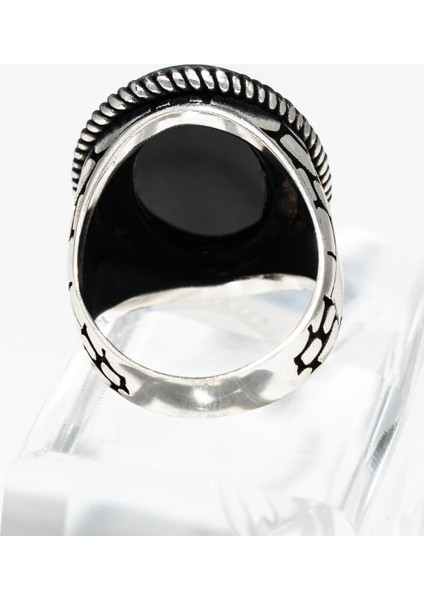 Oniks Taşlı 925 Ayar Gümüş Erkek Yüzük – Klasik Zarafet ve Güçlü Hatların Uyumu