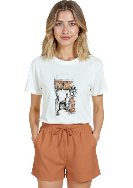 Kadın Beyaz Relaxed Fit %100 Pamuk Tişört – Eski Sokak Evleri Baskılı