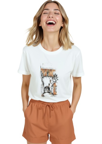 Kadın Beyaz Relaxed Fit %100 Pamuk Tişört – Eski Sokak Evleri Baskılı indirimleri