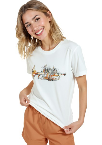 Kadın Beyaz Relaxed Fit %100 Pamuk Tişört – Trompet & Şehir Silueti Baskılı modelleri