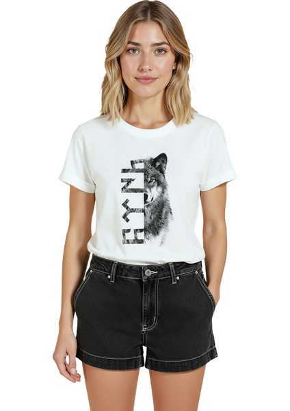 Kadın Beyaz Relaxed Fit %100 Pamuk Tişört – Göktürkçe Türk Yazısı ve Bozkurt Kurt Baskılı indirimleri