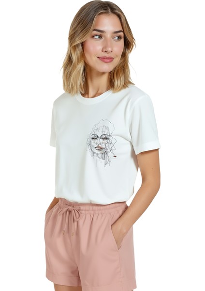 Kadın Beyaz Relaxed Fit %100 Pamuk Tişört – Tek Çizgi Yüz Minyatür Baskılı fiyatları