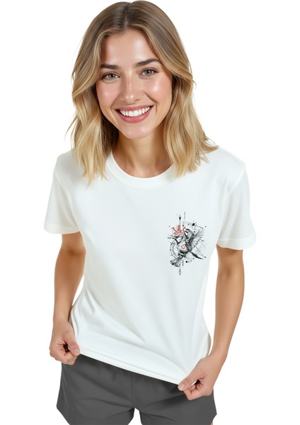 Kadın Beyaz Relaxed Fit %100 Pamuk Tişört – Kırmızı Taclı Serçe Doodle Baskılı modelleri