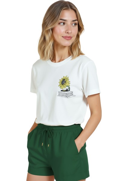 Kadın Beyaz Relaxed Fit %100 Pamuk Tişört – Ayçiçeği Gramofon Minyatür Baskılı fiyatları