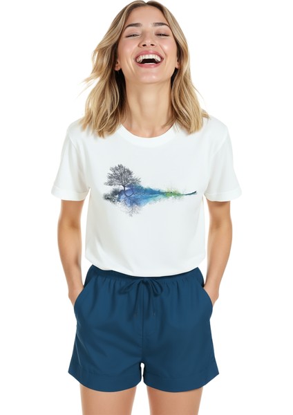 Kadın Beyaz Relaxed Fit %100 Pamuk Tişört – Yansıyan Ağaç Suluboya Minyatür Baskılı indirimleri