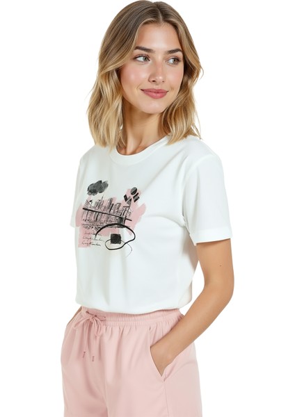 Kadın Beyaz Relaxed Fit %100 Pamuk Tişört – Suluboya New York Liman Kolajlı fırsatları