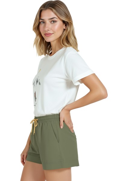 Kadın Beyaz Relaxed Fit %100 Pamuk Tişört – Dağcı & Köpek Illüstrasyonlu fiyatları