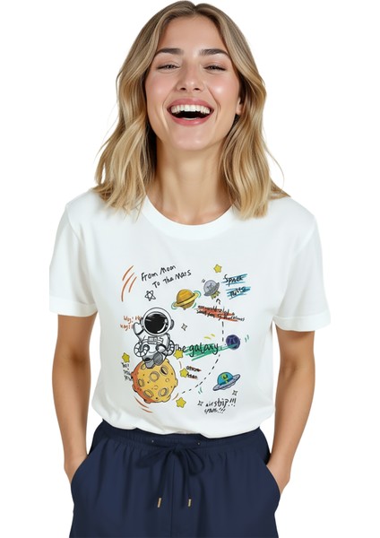 Kadın Beyaz Relaxed Fit %100 Pamuk Tişört – Doodle Astronot & Uzay Baskılı indirimleri