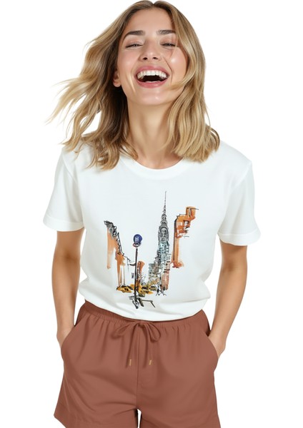 Kadın Beyaz Relaxed Fit %100 Pamuk Tişört – New York Sokak & Chrysler Illüstrasyonlu indirimleri